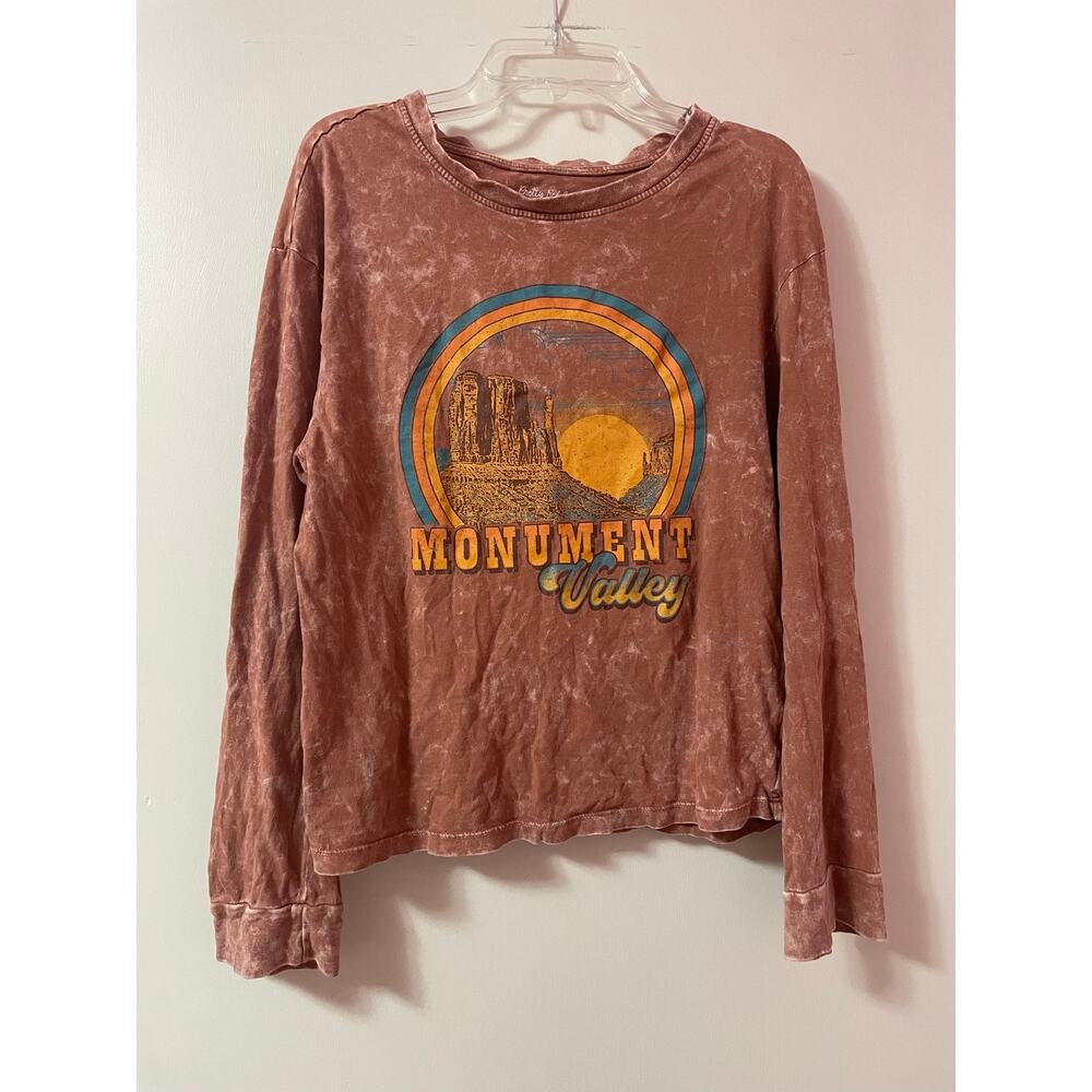 Monument valley distressed graphic tee